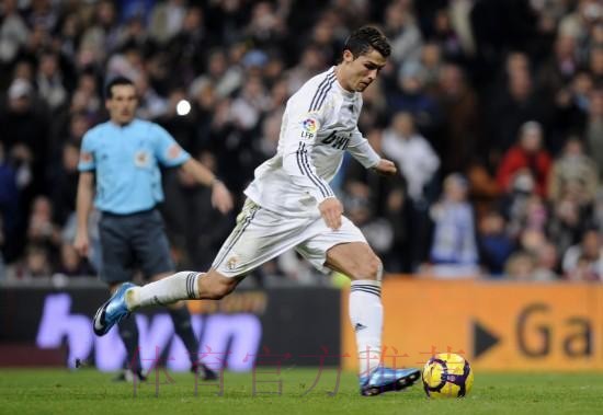 西甲队晒图抗议 暗示皇马获双标优待:点球呢?